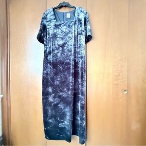 Antels NWT Crushed Velvet Maxi Sz 20 Stunning and Figure Flattering Ret $240